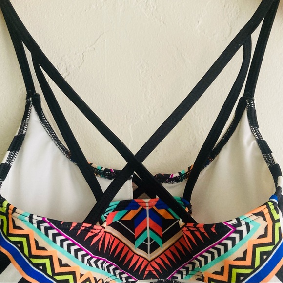 VS PINK • Geo Print Strappy Crisscross Bikini Top - Picture 6 of 14